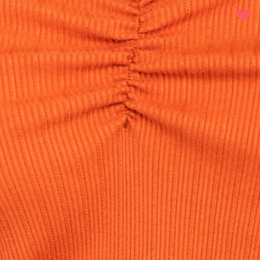 Ribbed knit gathered bust v-neck lettuce hem top - Picture 5 of 9